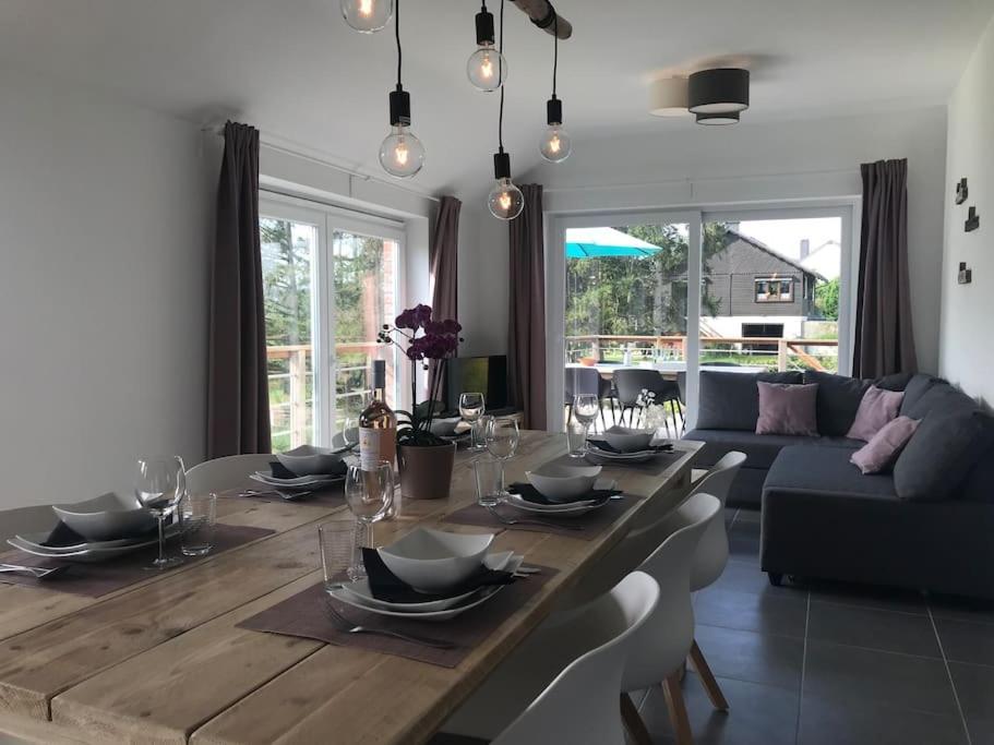 Huis Met Zonneterras, Tuin En Panoramisch Uitzicht Wellin Ngoại thất bức ảnh