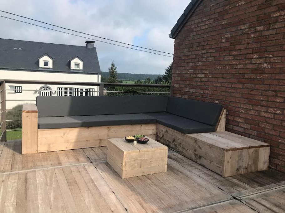 Huis Met Zonneterras, Tuin En Panoramisch Uitzicht Wellin Ngoại thất bức ảnh